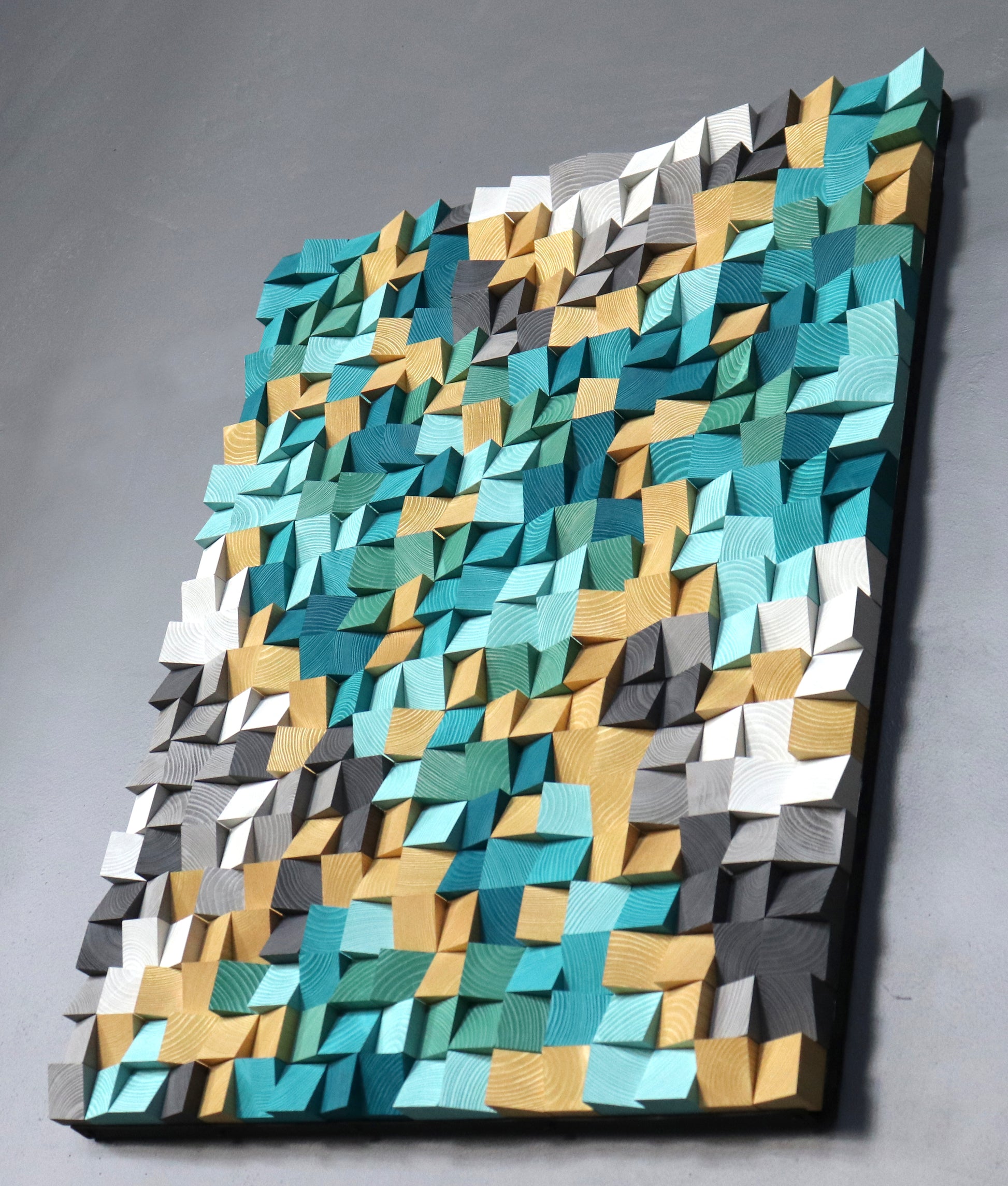 Pixel-art wooden design featuring handcrafted wooden cubes for sound diffusion and style.